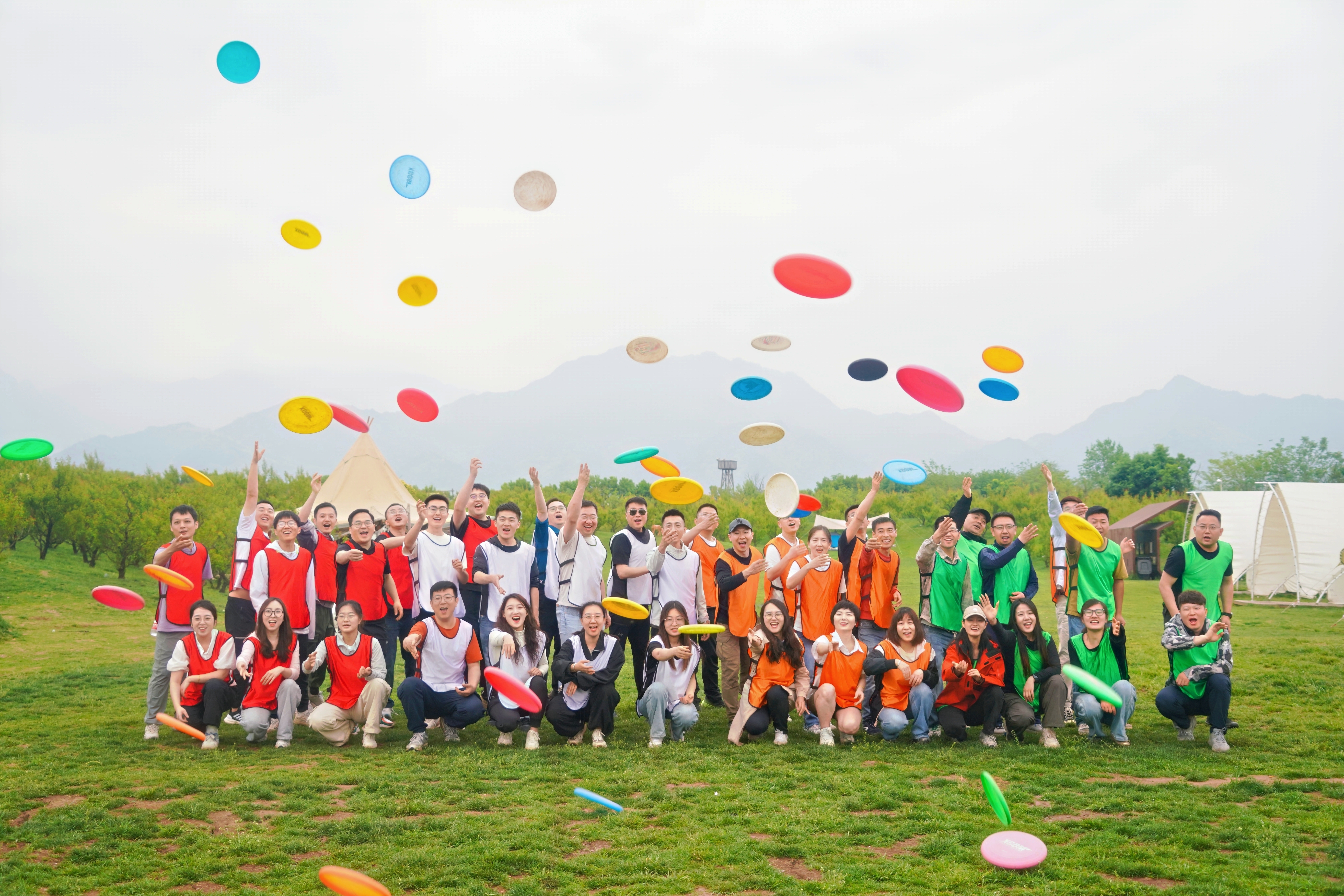 【喜讯】豪情满溢 共启璀璨新程——华人策略菠菜论坛策略六周年庆